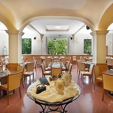 Hotel La Macchia 3*